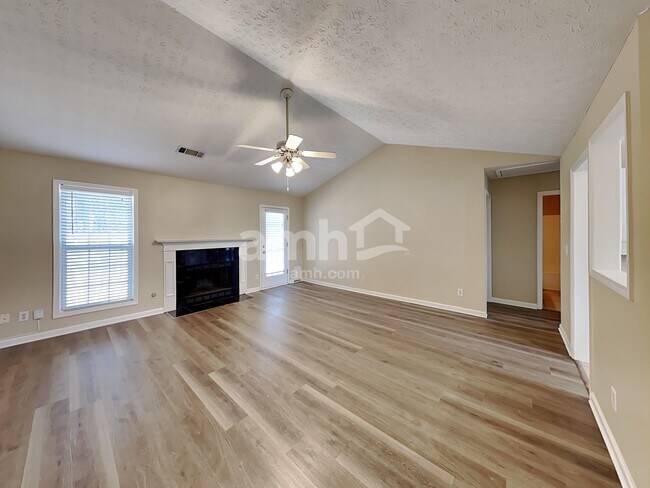 Building Photo - 7102 Independence Dr