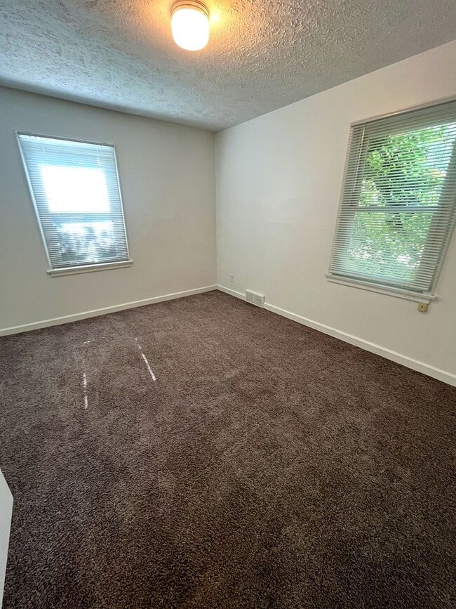 Building Photo - Charming 2 Bed / 1 Bath Home in Omaha – Fe...