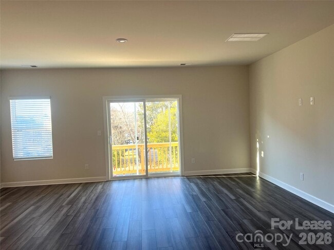 Building Photo - 3718 Memorial Pkwy