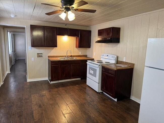 Building Photo - 624 Uland St