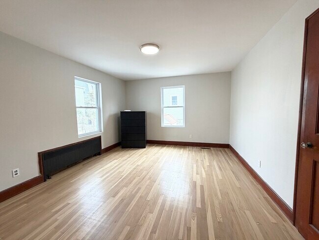 Building Photo - 3 1/2 Buffum St