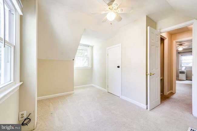 Building Photo - 4038 Maple St