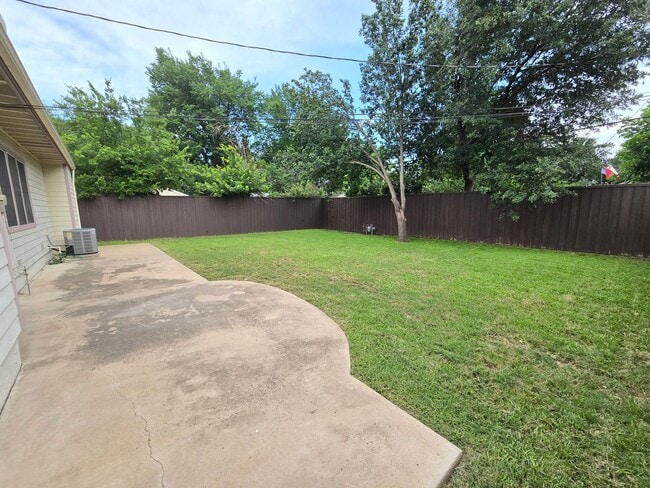 Building Photo - Midway Hollow 3 bed/2 bath Cottage Style Home