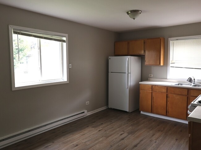Building Photo - 25274 W Lincoln Dr