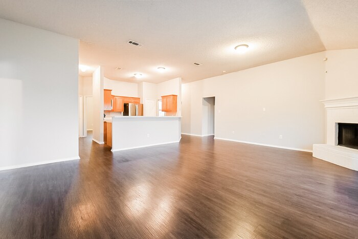 Building Photo - 616 White Swan Dr