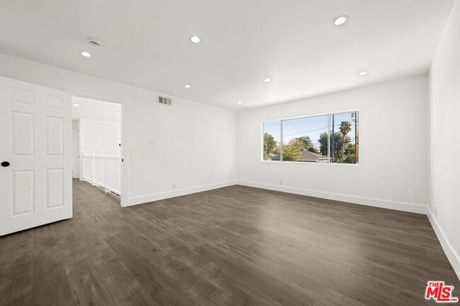 Building Photo - 6257 Lindley Ave