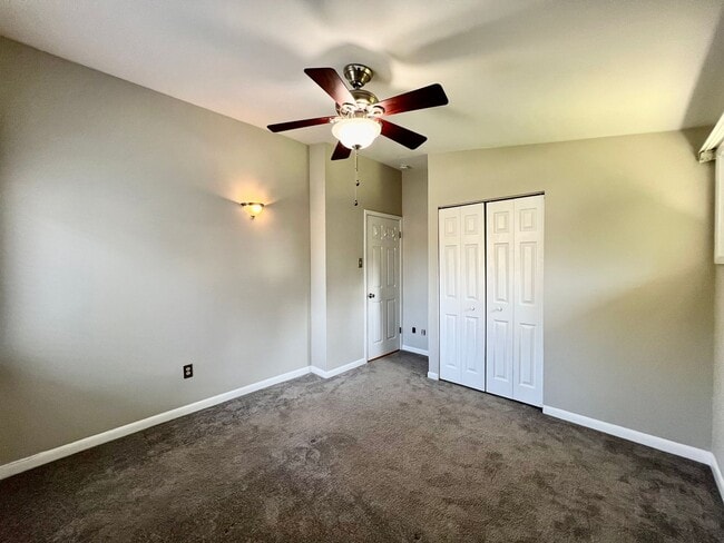 Building Photo - 3-Bedroom Home In Laurel Manor - Fenced Ba...