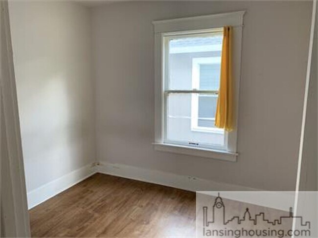 Building Photo - 318 E Hillsdale St