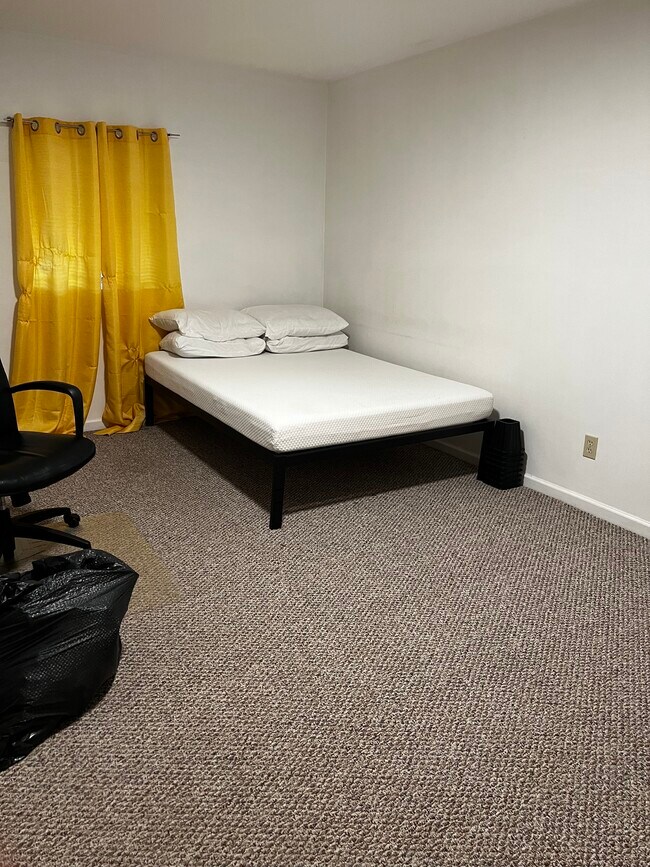 Building Photo - 45 Hazel St