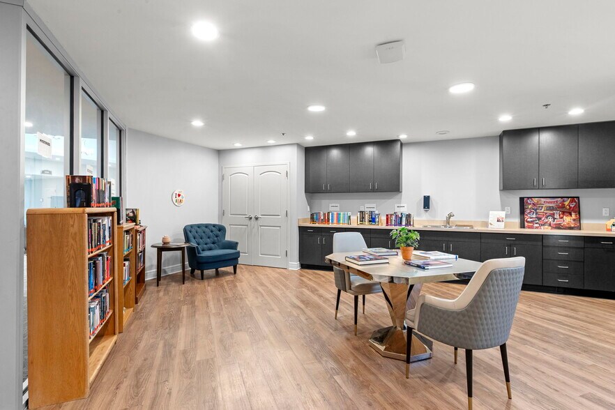 Building Photo - 2900 NE Kendallwood Pkwy