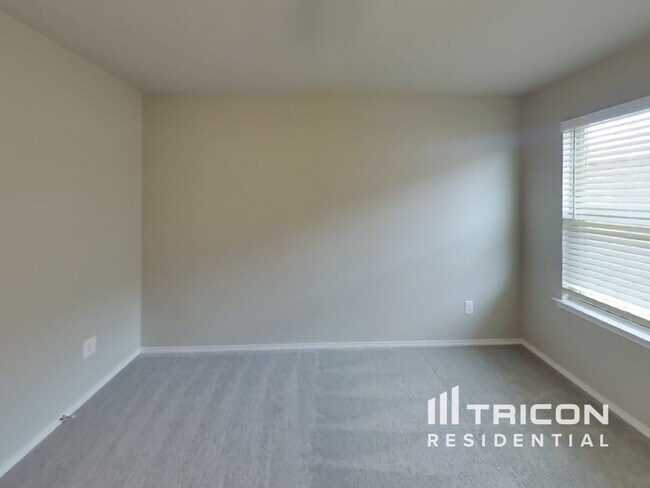 Building Photo - 2321 Triston St