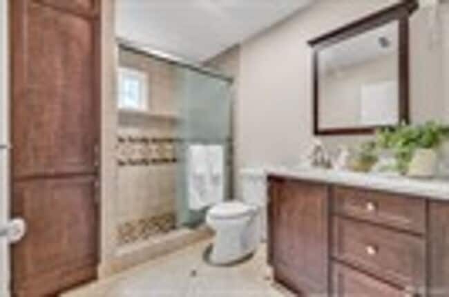 Building Photo - Move-In Ready 5-Bed on a Quiet Kingsgate Cul-de-Sac