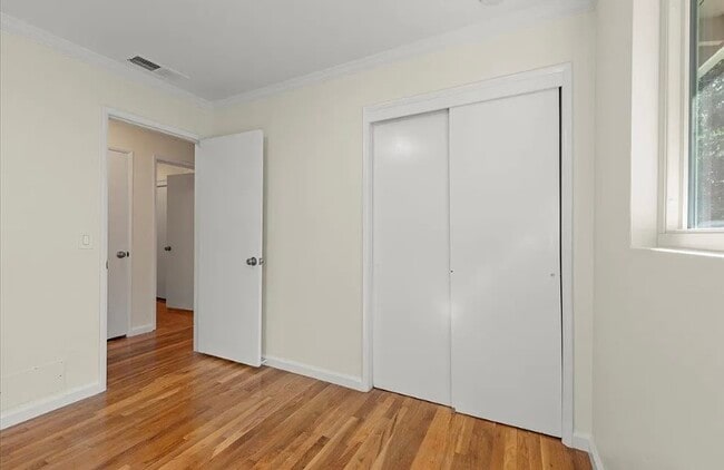 Building Photo - For rent