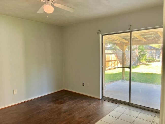 Building Photo - 2521 S Pearland Ave