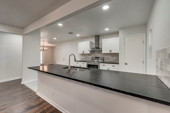 Building Photo - 3561 Westfield Ave