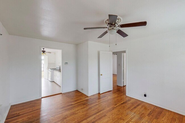 Building Photo - ****$500 OFF FIRST FULL MONTHS RENT WITH MOVE IN ON OR BEFORE 1-10-2026****