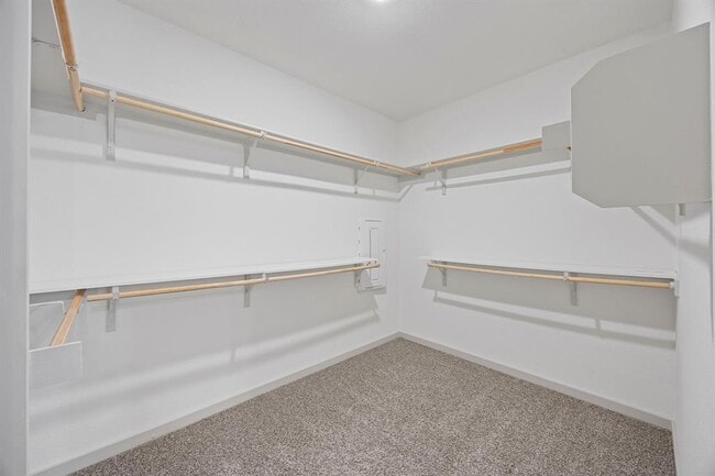 Building Photo - 400 Deerpath St