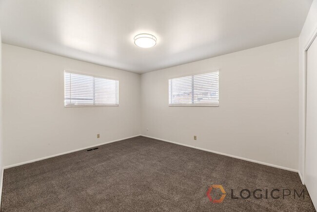 Building Photo - 2010 S 2600 E