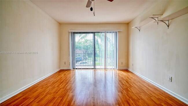 Building Photo - 11101 SW 15th Manor