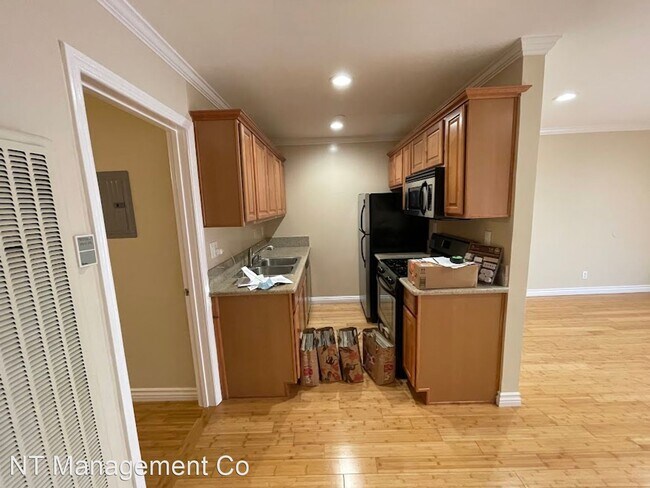 Building Photo - 1 br, 1 bath Apartment - 10876 Palms Blvd....