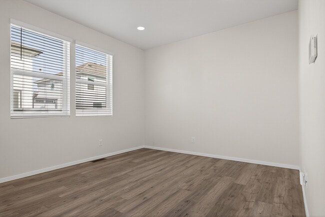Building Photo - 1007 N Viewmont Rd