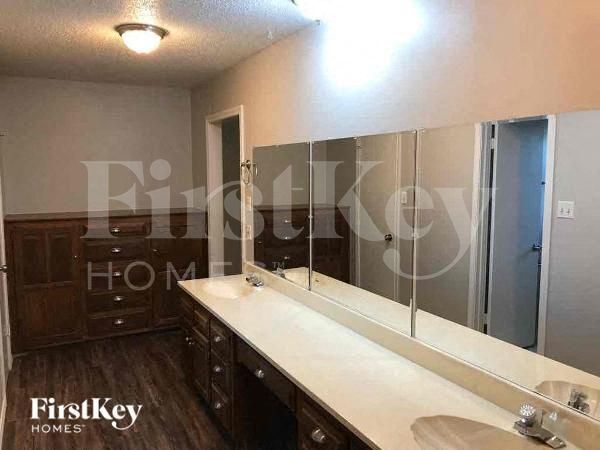 Building Photo - 3102 Canongate Dr