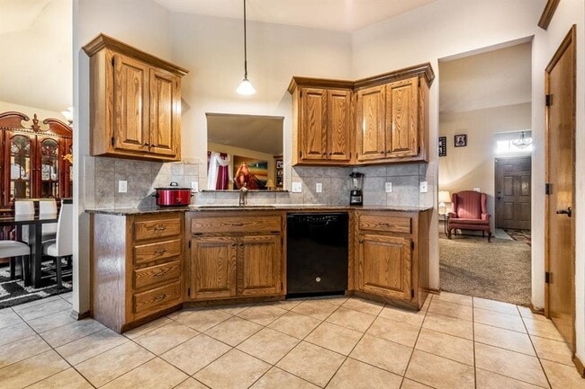 Building Photo - 8205 Hillers Rd