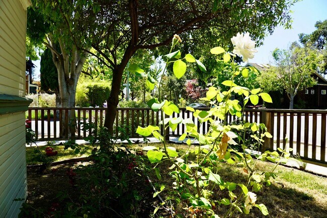 Building Photo - Charming Craftsman Style Home for Rent in ...