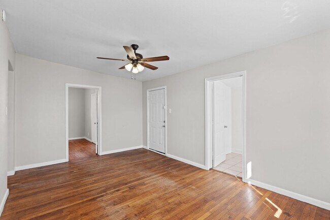 Building Photo - 4020 Avenue O 1/2