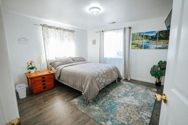 Building Photo - 4190 Hillside Ct