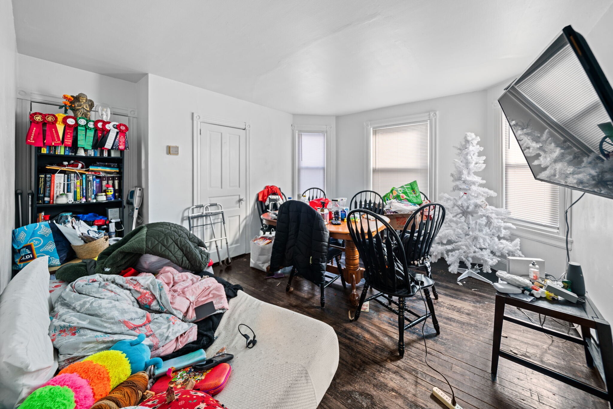 Building Photo - 74 S 6th Ave