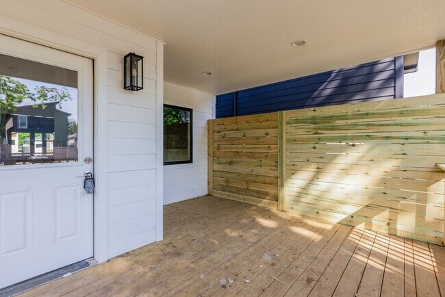 Building Photo - 1822 16th Ave N