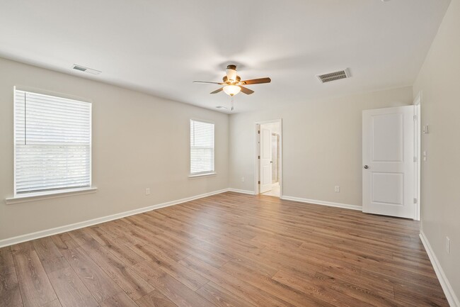 Building Photo - Stunning New Home in Enclave section Chateau