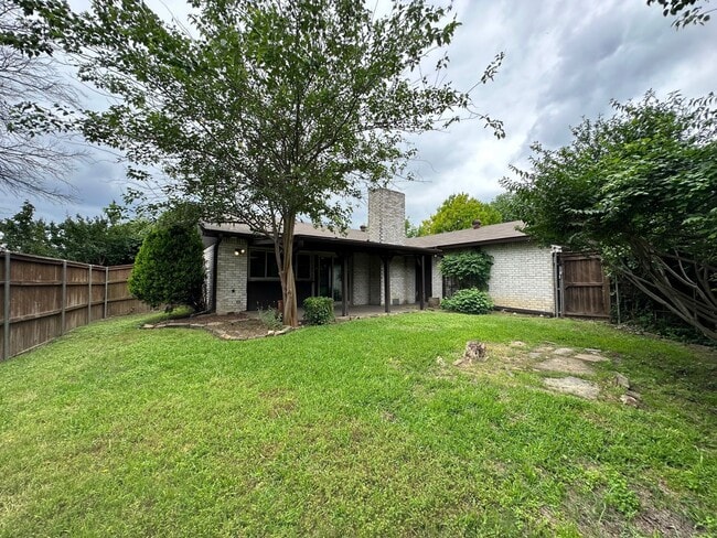 Building Photo - Adorable Home on Corner LOT- COMING SOON