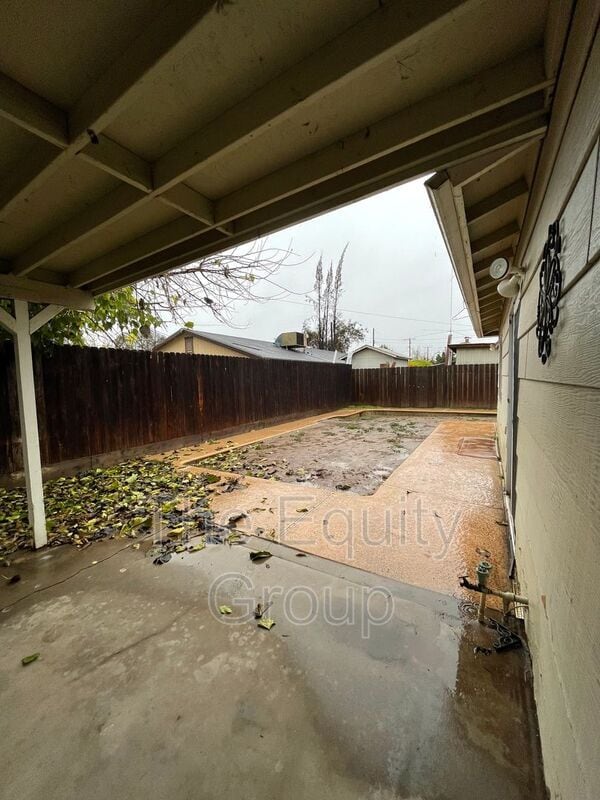 Building Photo - 1546 N Oak Park St