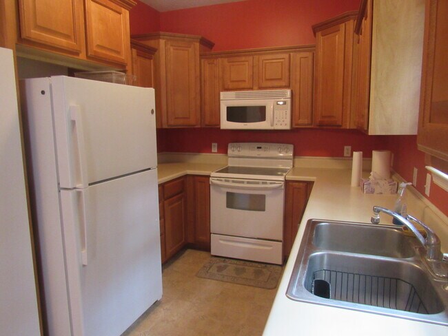 Building Photo - 28 Azalea Ave