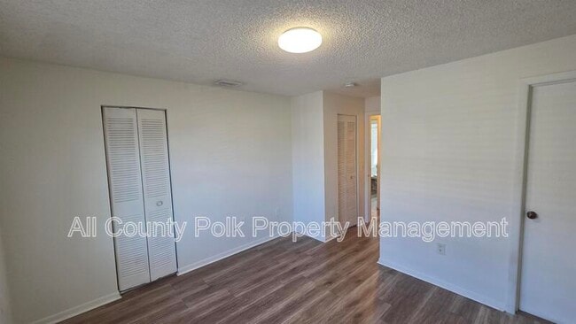 Building Photo - 915 Ariana St