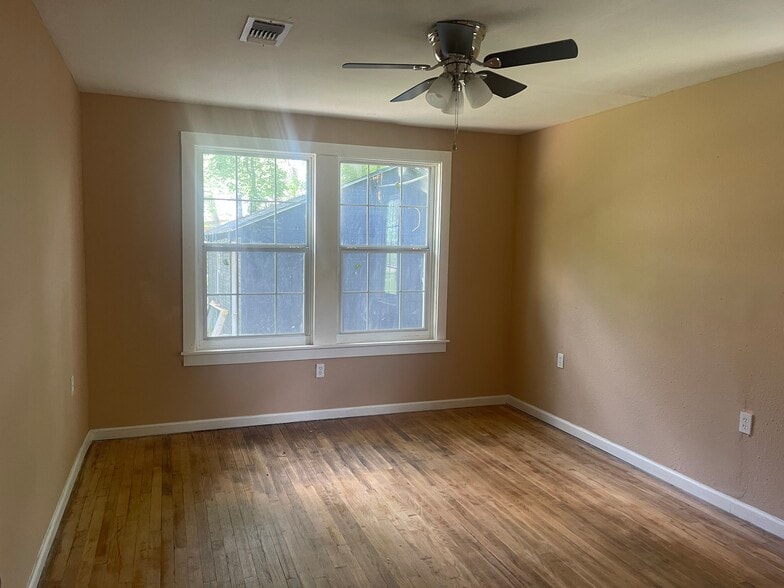 Building Photo - 5165 Washington Ave