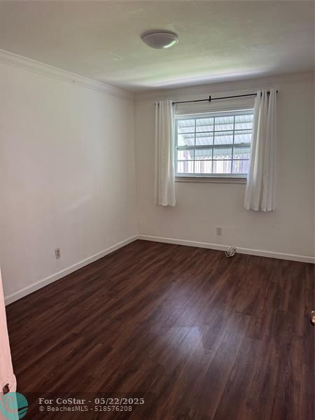 Building Photo - 520 NE 58th St