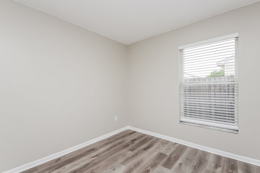 Building Photo - 2872 Woodruff Dr