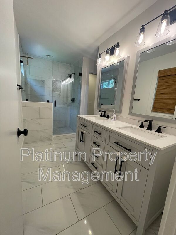 Building Photo - 3828 Donaldson Dr
