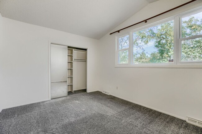 Building Photo - 4298 Sumac Ct