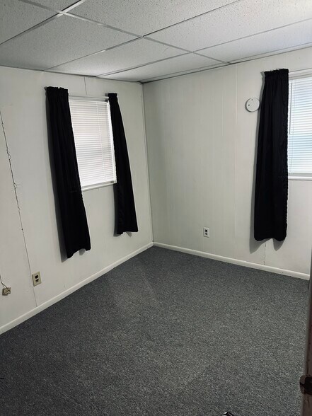 Building Photo - 108 E Woodbury St