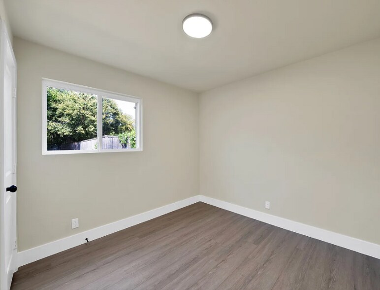 Building Photo - 306 Renfro St