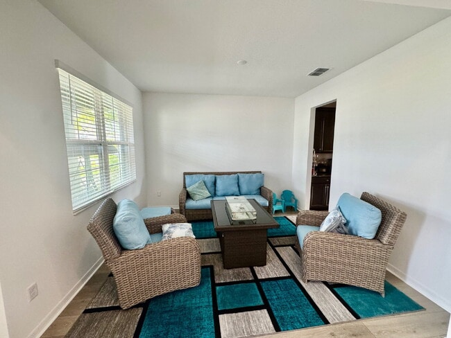 Building Photo - "Spacious 5-Bedroom Sanctuary with 4 Full Baths in Wimauma - 3,566 Sq Ft of Comfort!"