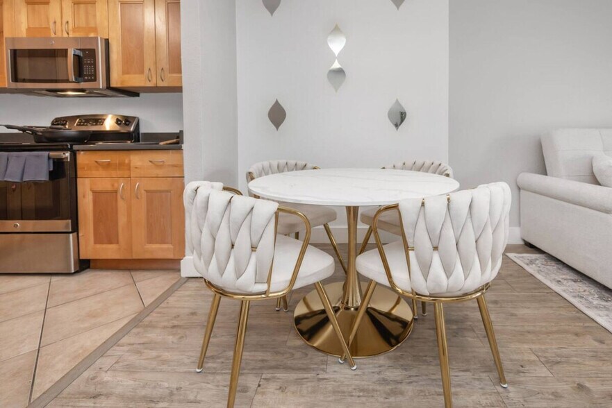 Building Photo - 4312 W Roland St