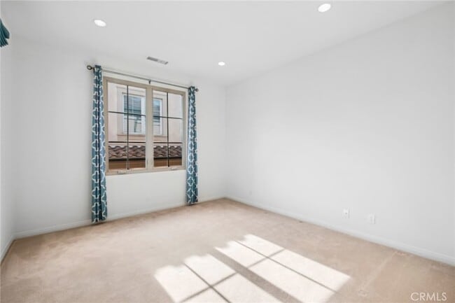 Building Photo - 70 Lupari