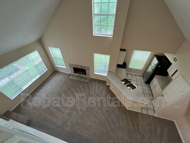 Building Photo - 13700 Richmond Park Dr N