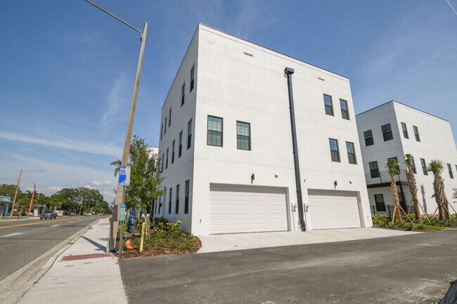 Building Photo - 2726 5th Ave S