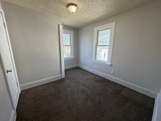 Building Photo - Charming 2-Bedroom Home with Secure Front Porch, Carport & Big Yard in Goodyear Heights